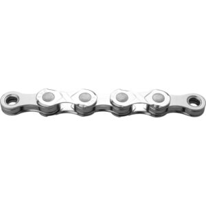 Eine silberne Fahrradkette mit mehreren Gliedern und glänzendem Finish.