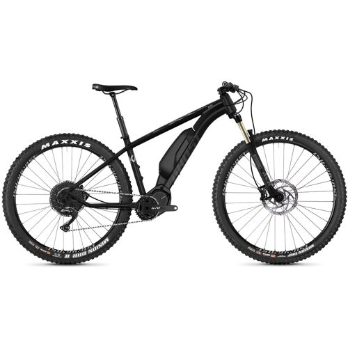 Schwarz glänzendes E-Mountainbike mit dicken Reifen und robustem Rahmen.