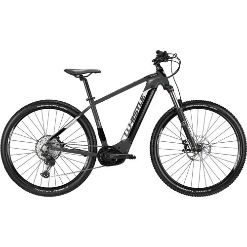 Schwarzes E-Bike mit stabilem Rahmen und Geländereifen auf weißem Hintergrund.