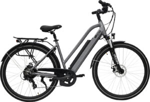 Graues E-Bike mit tiefem Einstieg und Gepäckträger, seitliche Ansicht.
