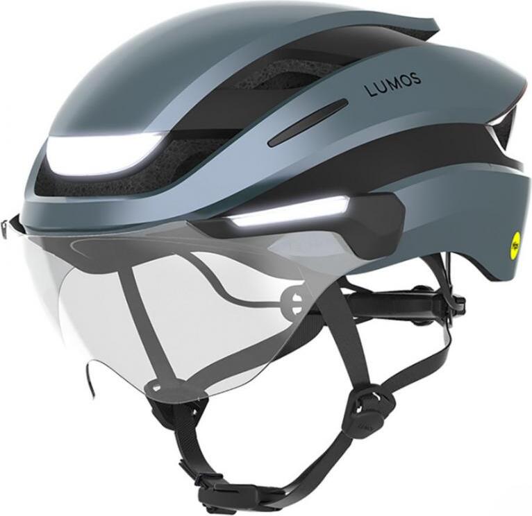 Fahrradhelm mit LED-Lichtern und Visier in grauer Farbe vor weißem Hintergrund. Fahrradhelm mit LED-Lichtern und Visier in grauer Farbe vor weißem Hintergrund.