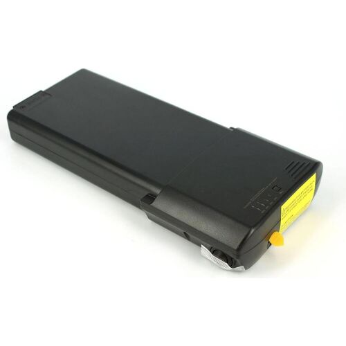 Schwarzer rechteckiger Laptop-Akku aus Kunststoff mit gelbem Aufkleber. Schwarzer rechteckiger Laptop-Akku aus Kunststoff mit gelbem Aufkleber.
