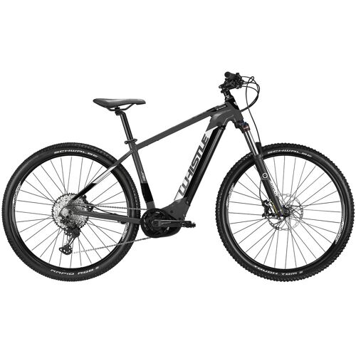 Schwarzes E-Mountainbike mit dickeren Reifen und robustem Rahmen seitlich betrachtet.