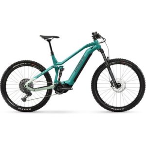 Grünes E-Mountainbike mit robustem Rahmen und breiten Reifen, Seitenansicht.