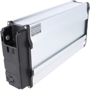 Silberfarbenes Lithium-Ionen-E-Bike-Batteriemodul mit schwarzen Gehäusekanten und Anschlussbuchse.