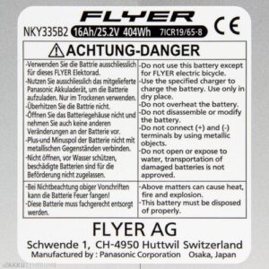 Warnhinweise auf Batterieetikett der Firma Flyer AG für Panasonic E-Bike Akku.