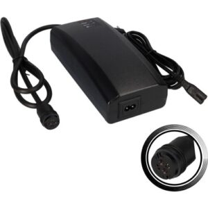 Schwarzes Netzteil mit Kabel und Rundstecker.