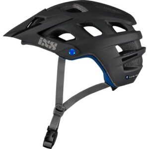 Schwarzer Fahrradhelm mit Belüftungsöffnungen und grauem Kinnriemen, seitliche Ansicht.