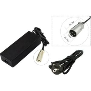 Schwarzes Netzteil mit XLR-Stecker und Netzkabel.