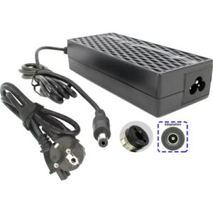 Schwarzes Netzteil mit Kabel und Adapteranschluss, europäischer Stecker, Nahaufnahme.